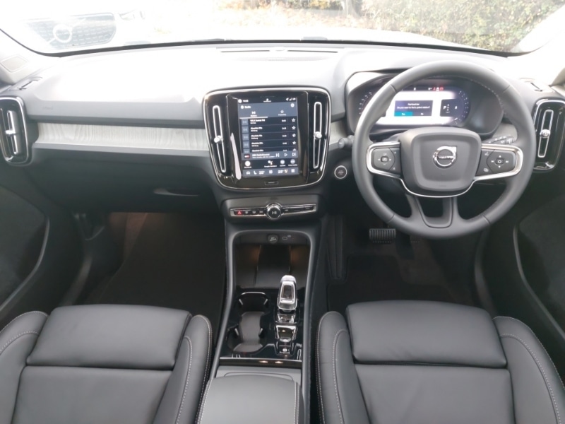 Used Volvo XC40 2025 for sale - 76556357: Photo 2