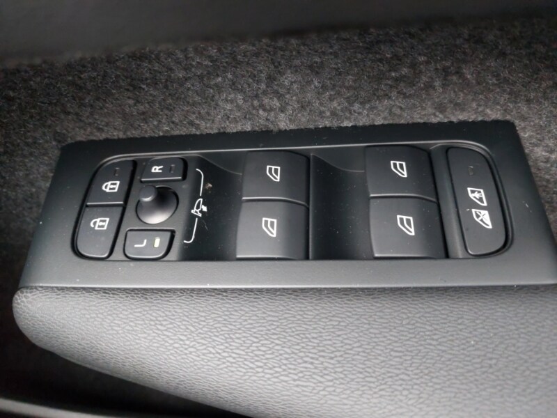 Used Volvo XC40 2025 for sale - 77815843: Photo 16