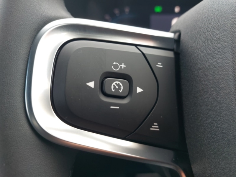 Used Volvo XC40 2025 for sale - 76920408: Photo 16