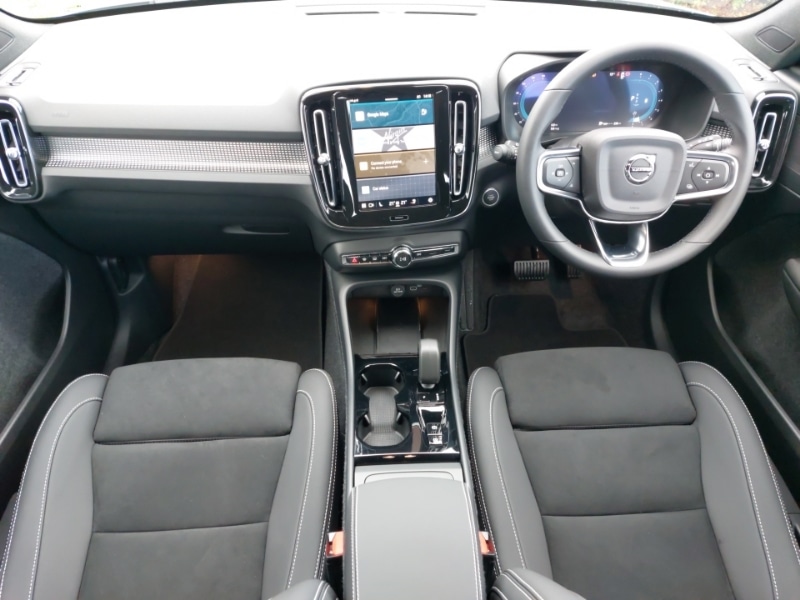 Used Volvo XC40 2025 for sale - 76920408: Photo 2