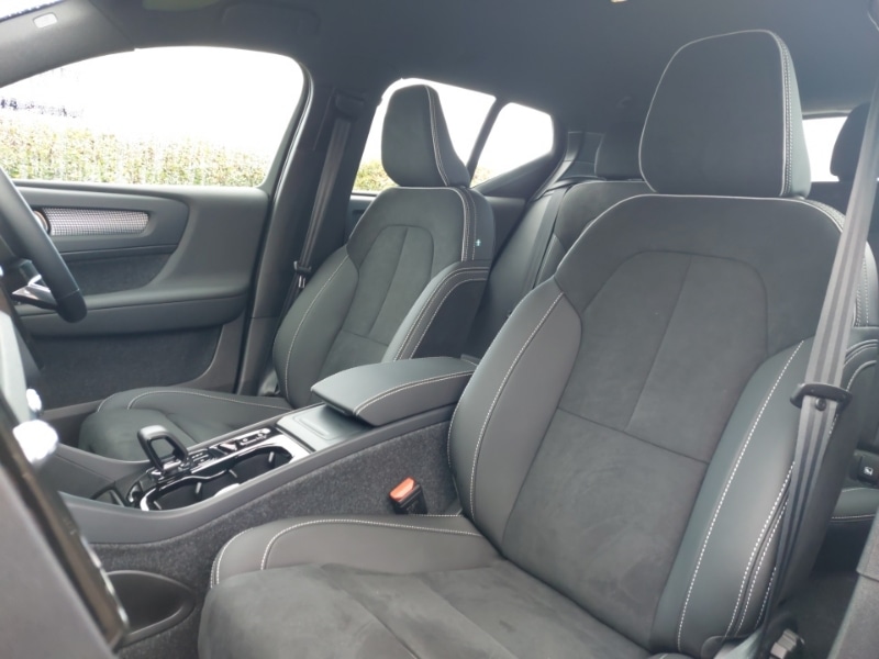 Used Volvo XC40 2025 for sale - 76920408: Photo 5