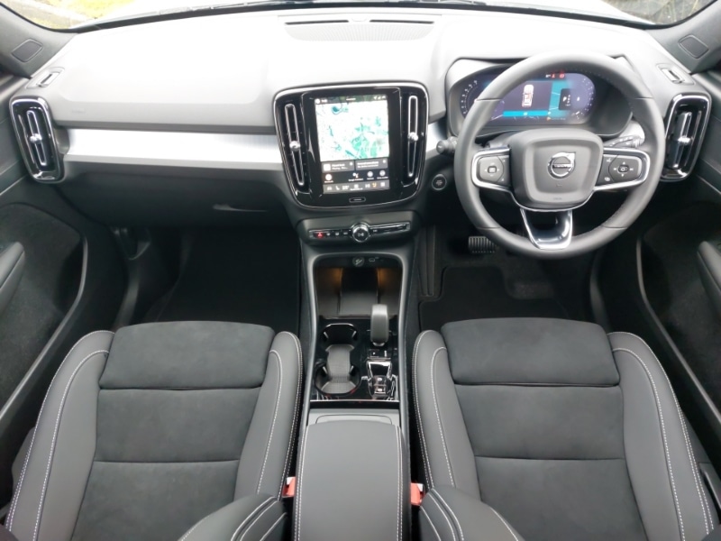 Used Volvo XC40 2025 for sale - 77815823: Photo 2