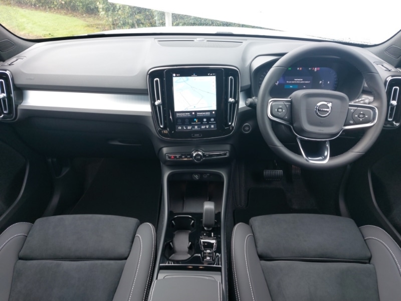 Used Volvo XC40 2025 for sale - 76967322: Photo 2