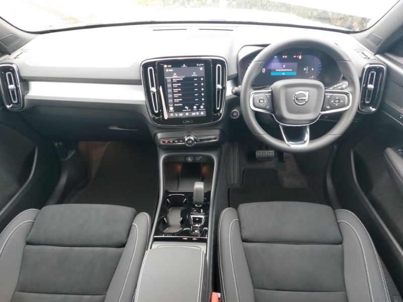 Used Volvo XC40 2025 for sale - 76150572: Photo 2