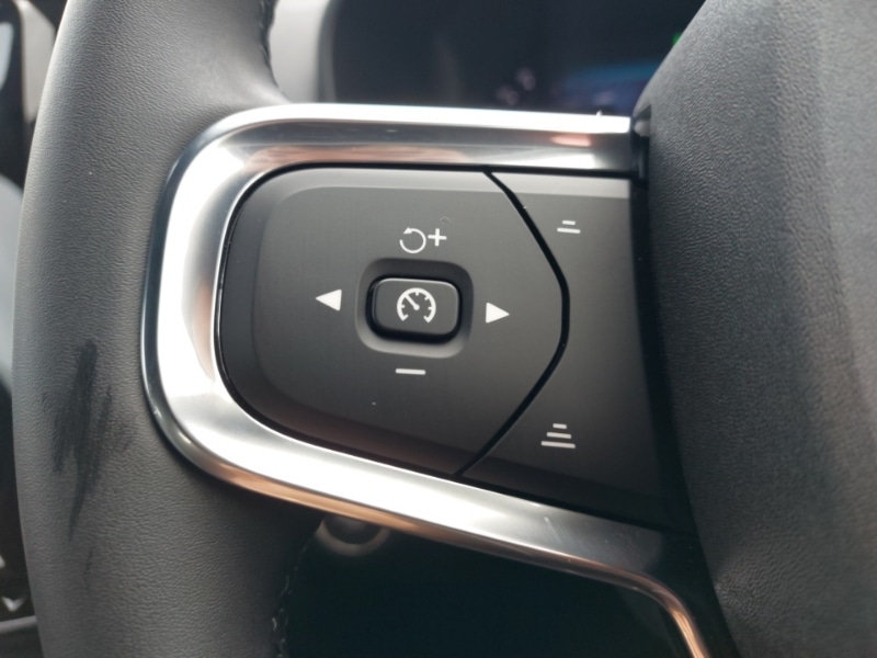 Used Volvo XC40 2025 for sale - 76721371: Photo 12