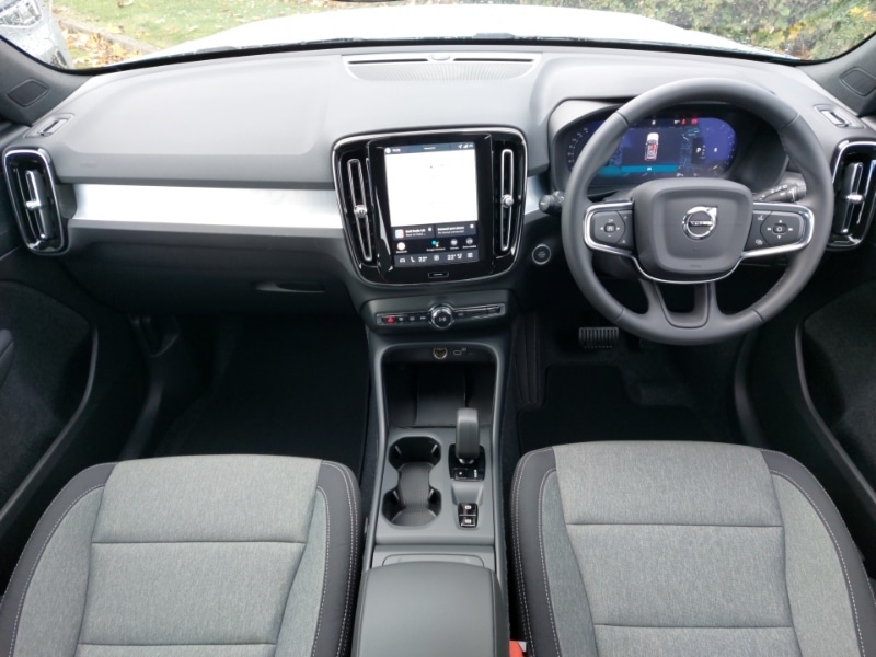 Used Volvo XC40 2025 for sale - 76721371: Photo 2