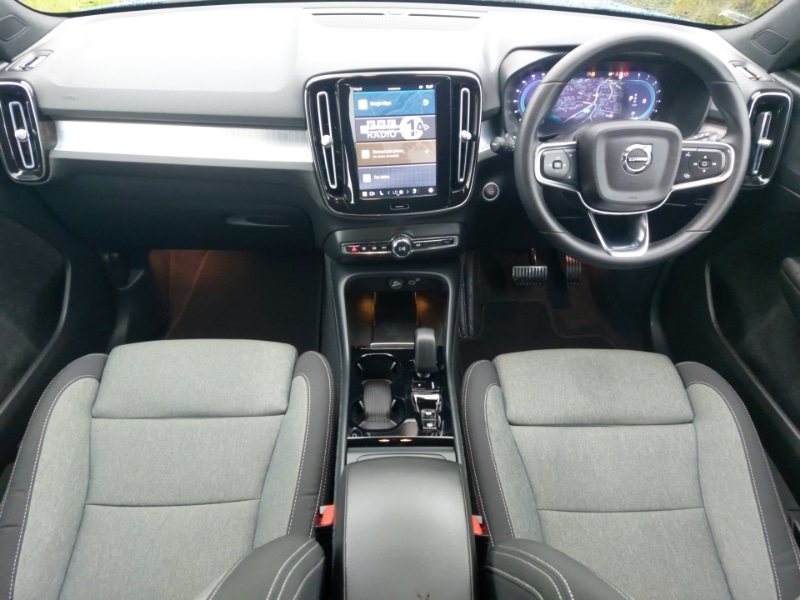 Used Volvo XC40 2023 for sale - 76478943: Photo 2