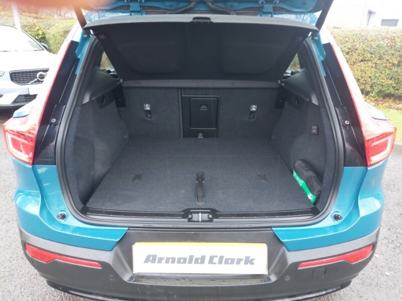 Used Volvo XC40 2023 for sale - 76478943: Photo 8