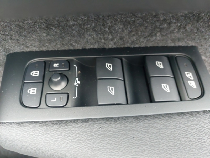 Used Volvo XC40 2025 for sale - 77815877: Photo 19