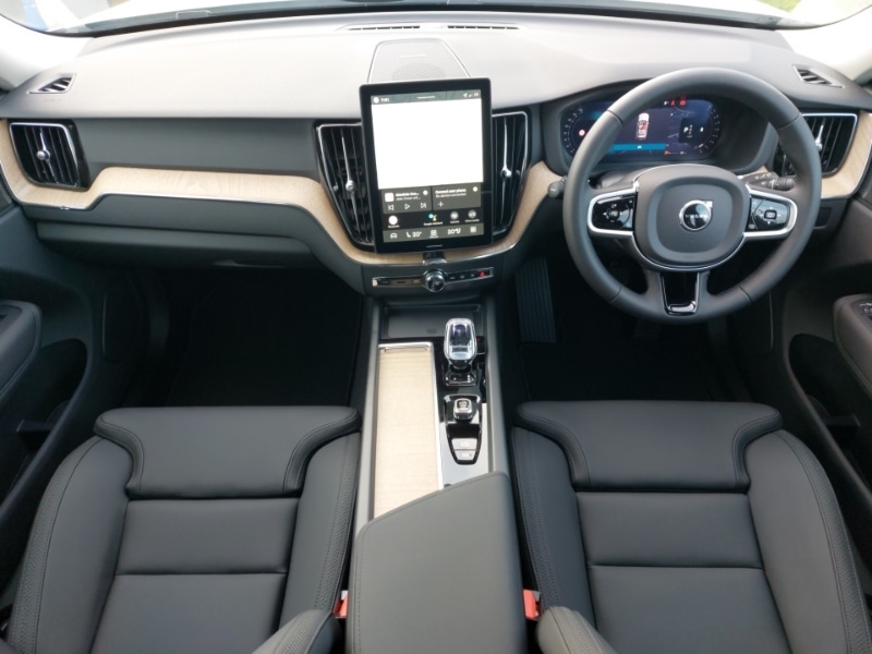 Used Volvo XC60 2025 for sale - 77047053: Photo 2