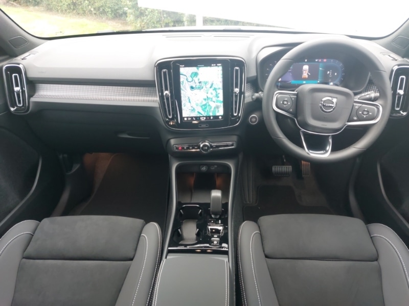 Used Volvo XC40 2025 for sale - 75914361: Photo 2