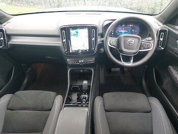 Used Volvo XC40 2024 for sale - 76166112: Photo 2