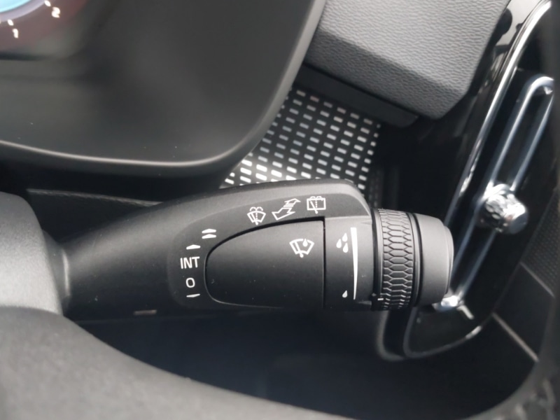 Used Volvo XC40 2025 for sale - 77010838: Photo 15