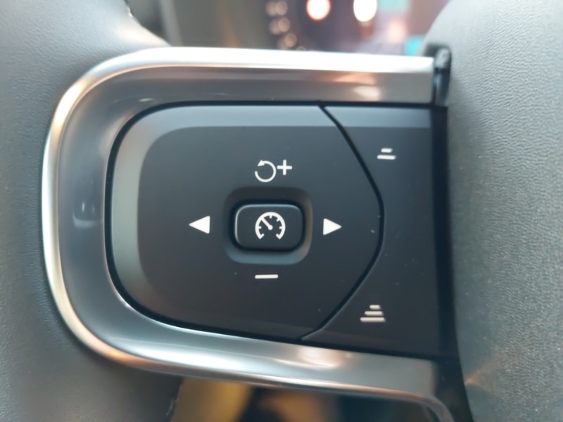 Used Volvo XC40 2025 for sale - 76639247: Photo 13