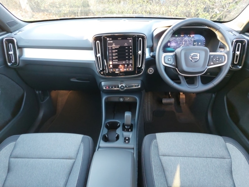 Used Volvo XC40 2025 for sale - 76639247: Photo 2