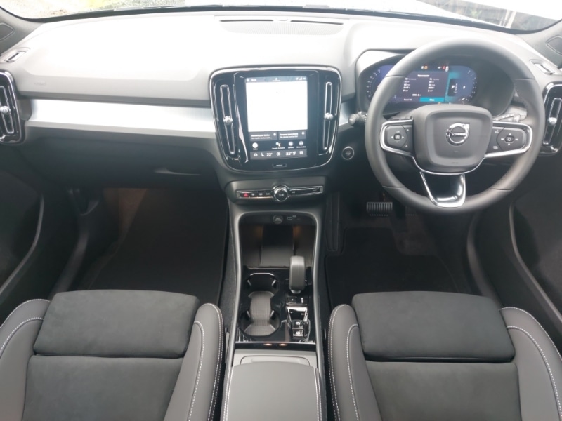 Used Volvo XC40 2025 for sale - 77123157: Photo 2