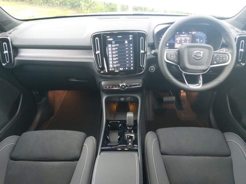 Used Volvo XC40 2025 for sale - 76967326: Photo 2