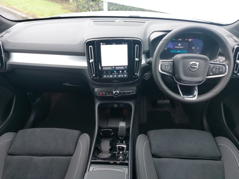 Used Volvo XC40 2025 for sale - 76150977: Photo 2