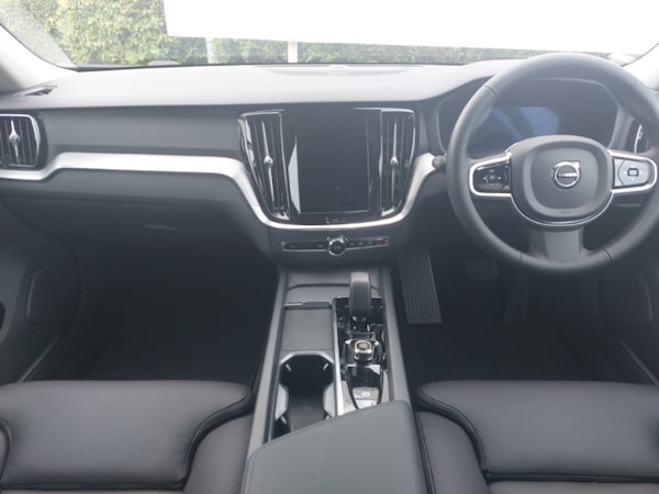 Used Volvo V60 2025 for sale - 74898671: Photo 2