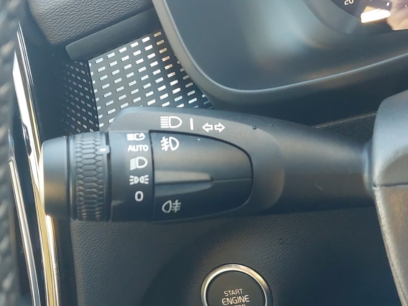 Used Volvo XC40 2025 for sale - 77123151: Photo 17