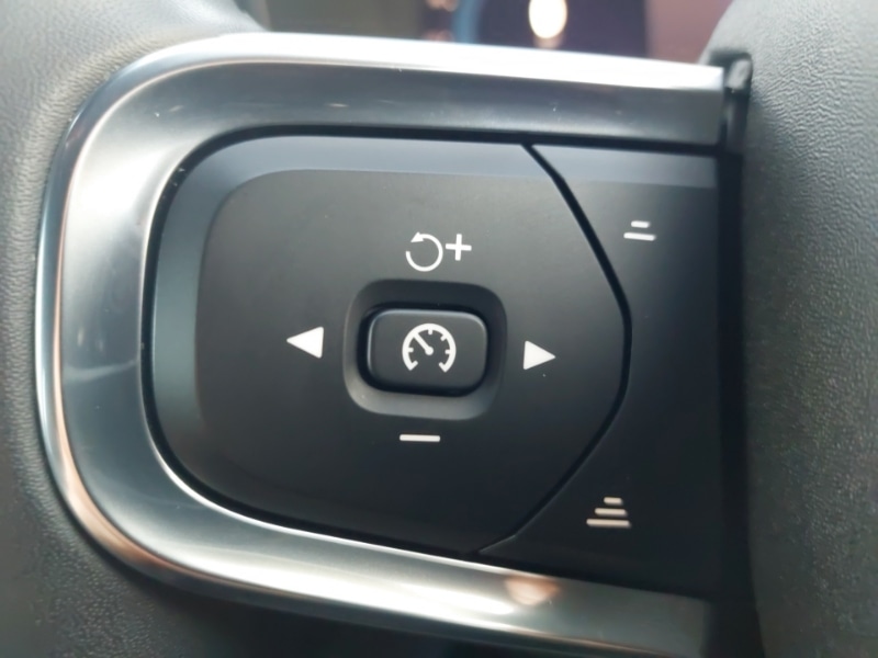 Used Volvo XC40 2023 for sale - 76897631: Photo 15