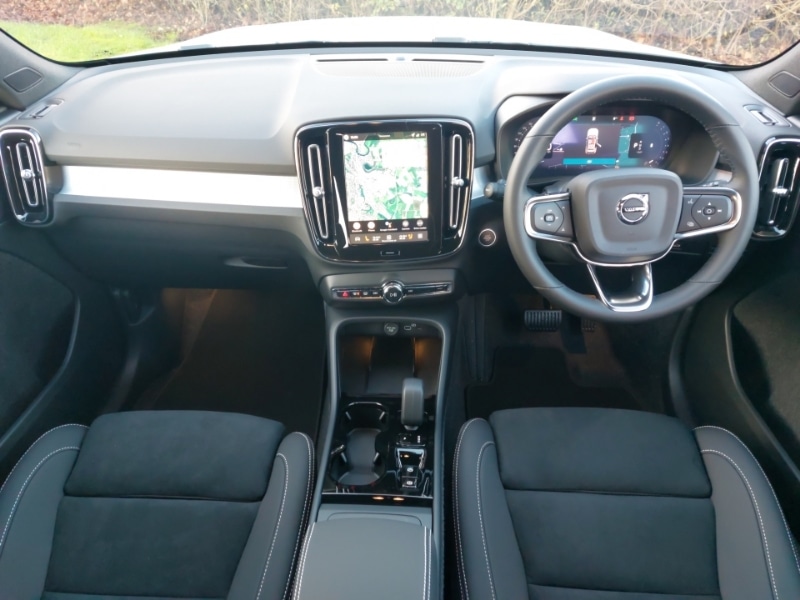 Used Volvo XC40 2025 for sale - 77105341: Photo 2