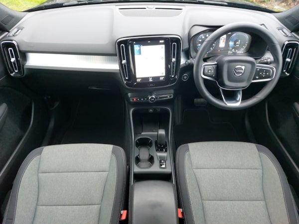 Used Volvo XC40 2022 for sale - 76289202: Photo 2