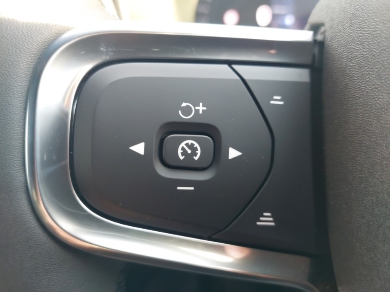 Used Volvo XC40 2025 for sale - 76556356: Photo 15