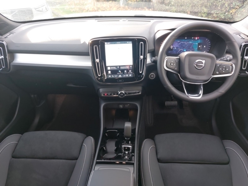 Used Volvo XC40 2025 for sale - 76556356: Photo 2