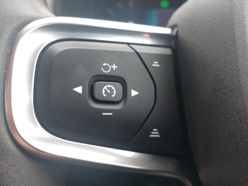 Used Volvo XC40 2023 for sale - 76059038: Photo 16