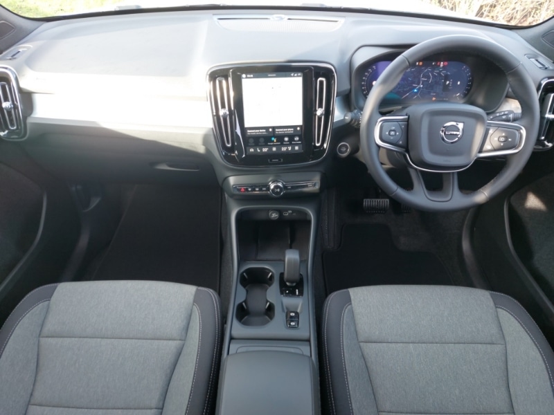 Used Volvo XC40 2025 for sale - 77569080: Photo 2