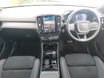 Used Volvo XC40 2024 for sale - 75828640: Photo 2