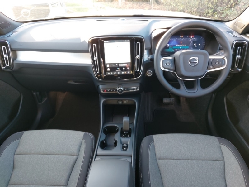 Used Volvo XC40 2025 for sale - 76639186: Photo 2