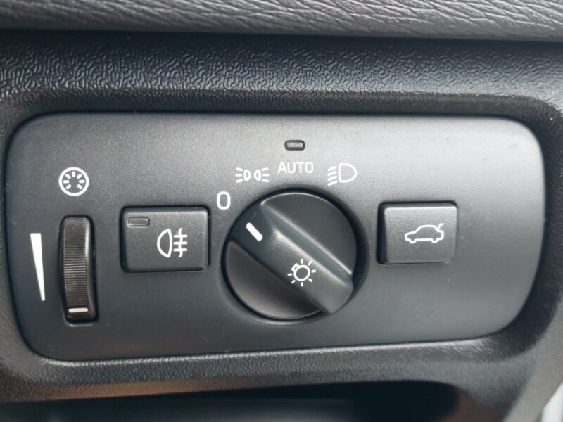 Used Volvo V40 2019 for sale - 77652386: Photo 18