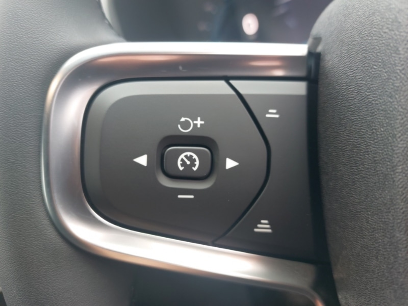 Used Volvo XC40 2025 for sale - 75914327: Photo 17