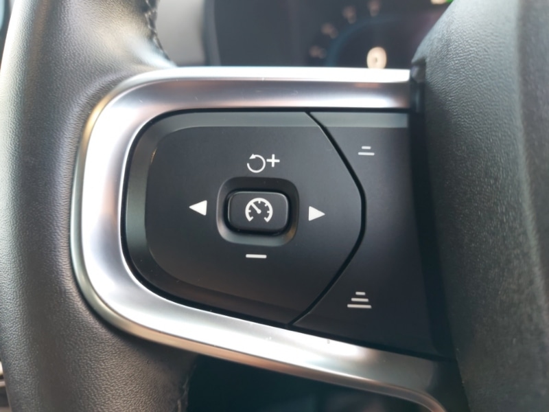 Used Volvo XC40 2023 for sale - 76375360: Photo 15