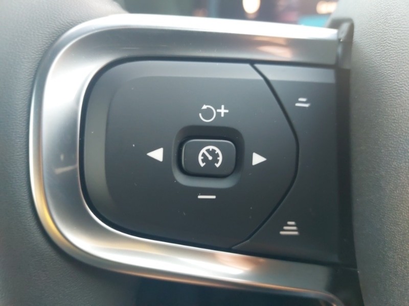 Used Volvo XC40 2025 for sale - 76978417: Photo 15