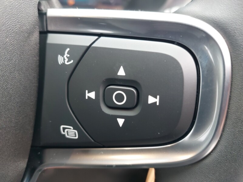 Used Volvo XC40 2025 for sale - 77815872: Photo 17