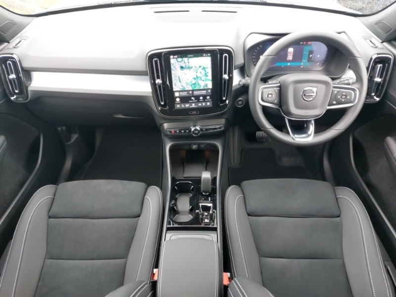 Used Volvo XC40 2025 for sale - 77815872: Photo 2