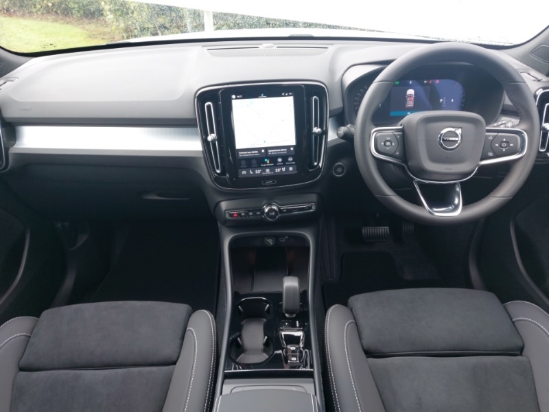 Used Volvo XC40 2025 for sale - 76150674: Photo 2