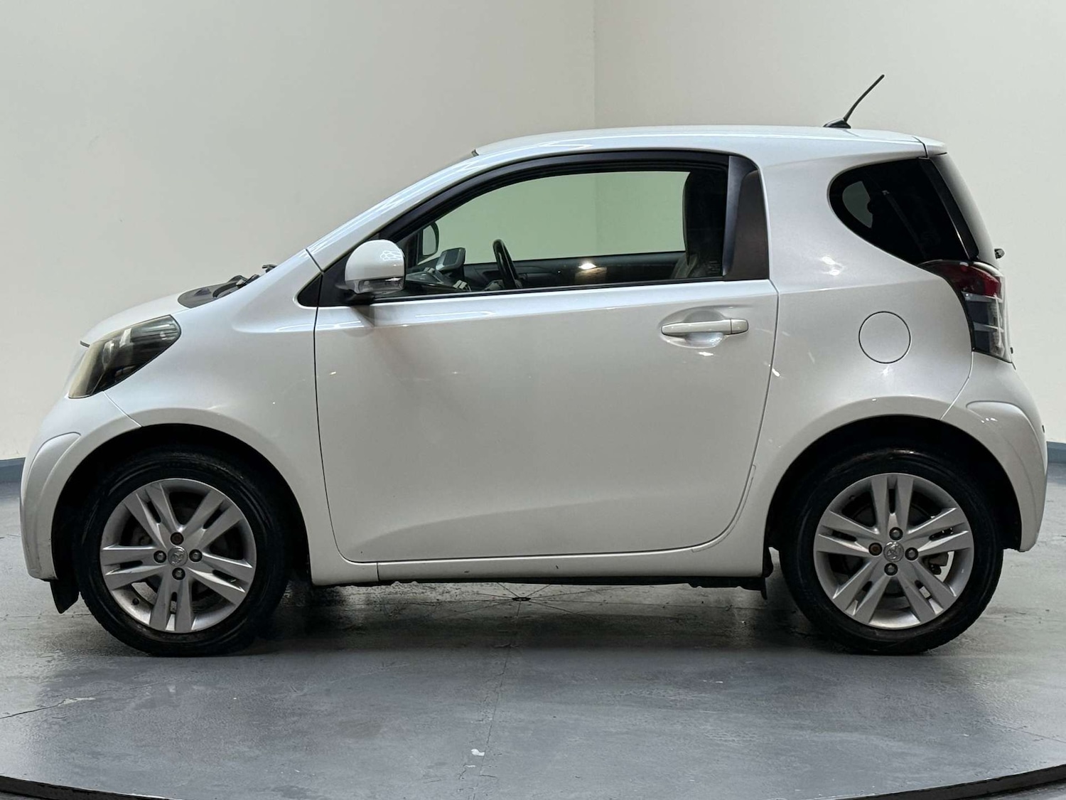 Used Toyota IQ 2009 for sale - 77198050: Photo 28