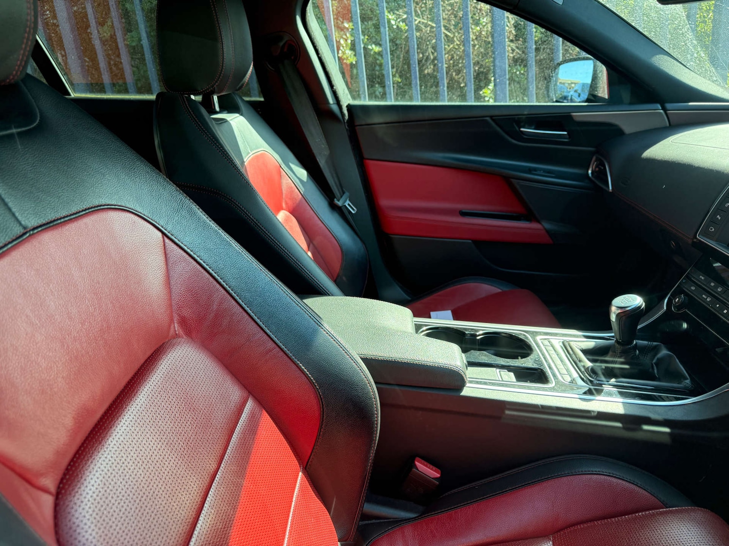 Used Jaguar XE 2015 for sale - 78026407: Photo 3