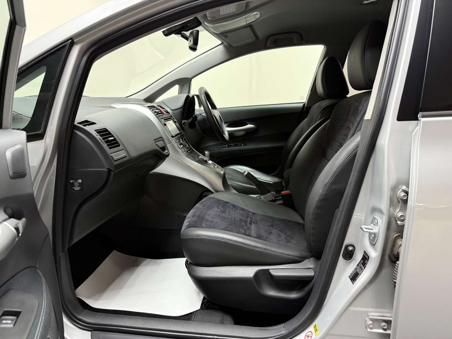 Used Toyota Auris 2012 for sale - 76180961: Photo 25