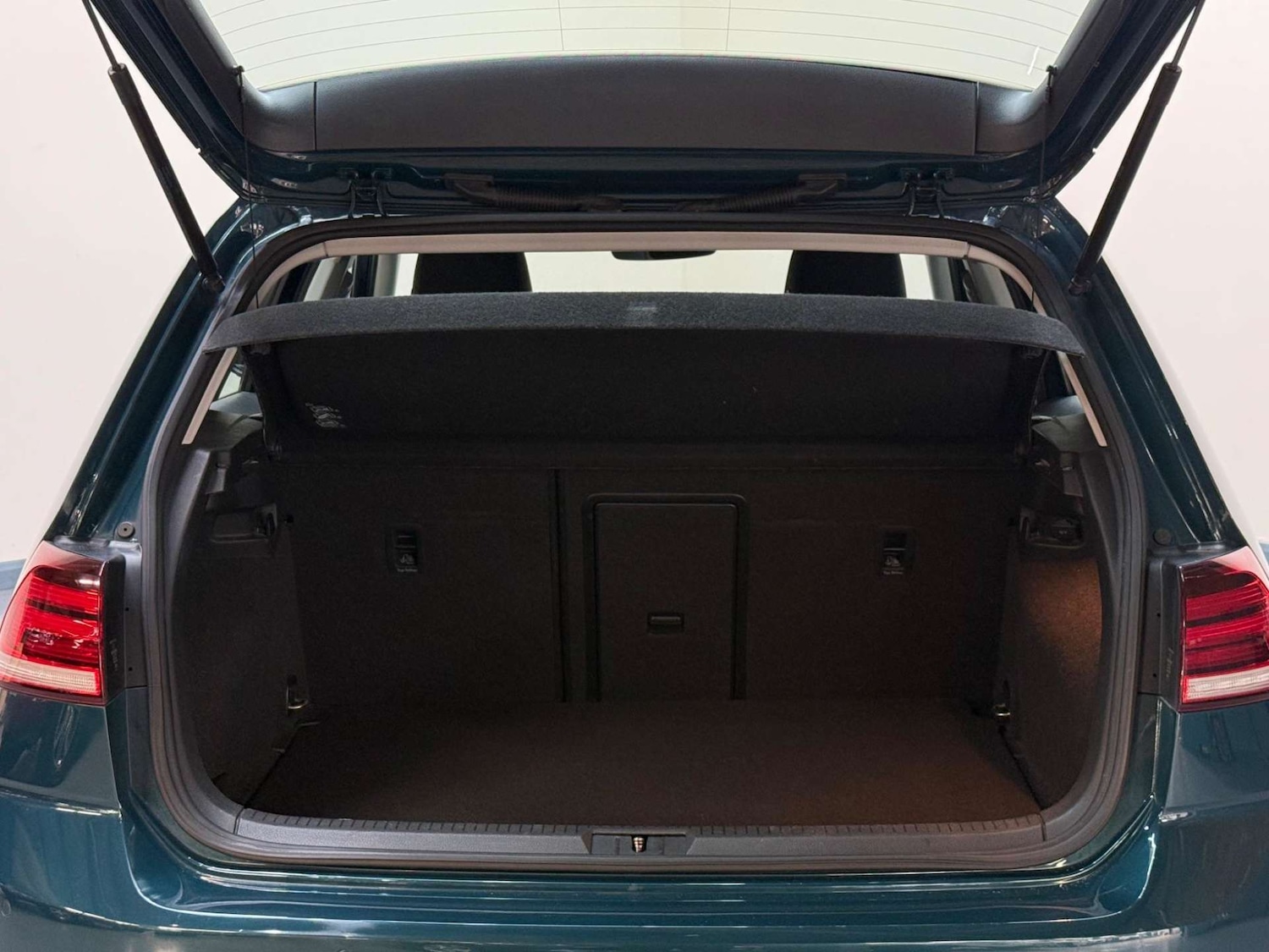 Used Volkswagen Golf 2017 for sale - 76600927: Photo 10