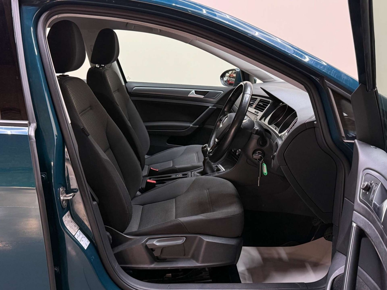 Used Volkswagen Golf 2017 for sale - 76600927: Photo 15