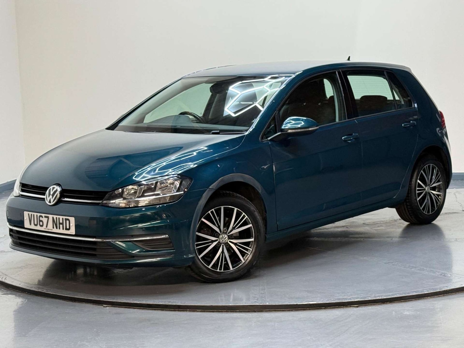 Used Volkswagen Golf 2017 for sale - 76600927: Photo 2