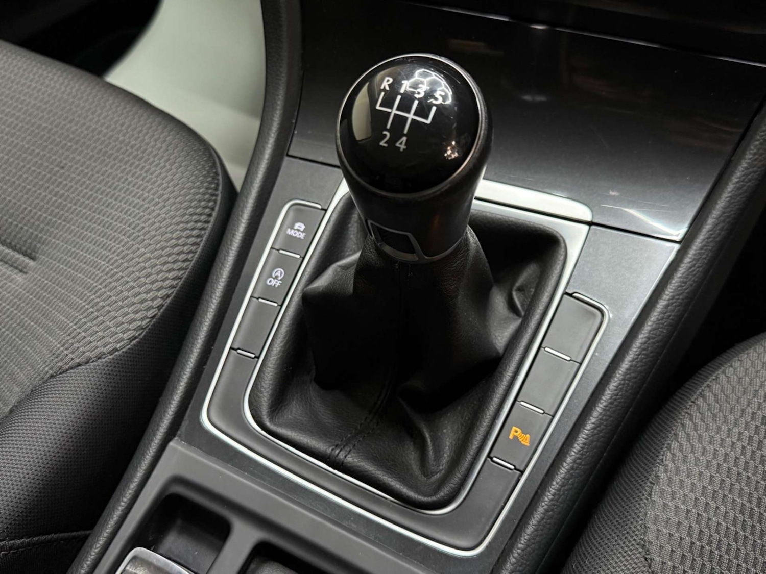 Used Volkswagen Golf 2017 for sale - 76600927: Photo 28