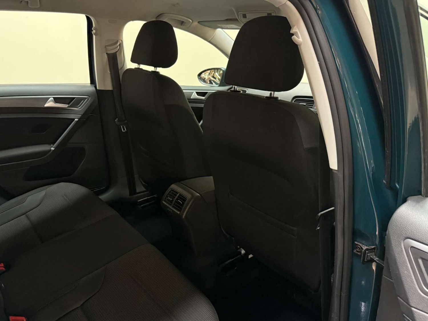 Used Volkswagen Golf 2017 for sale - 76600927: Photo 29