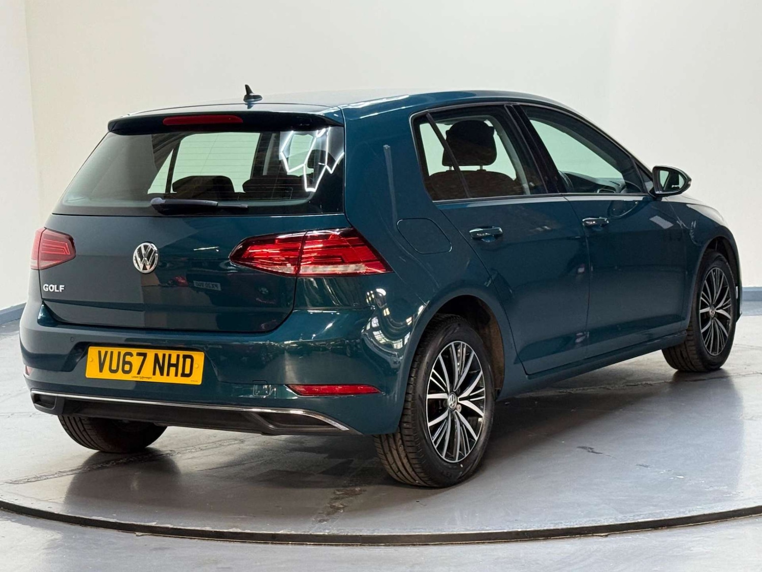 Used Volkswagen Golf 2017 for sale - 76600927: Photo 31