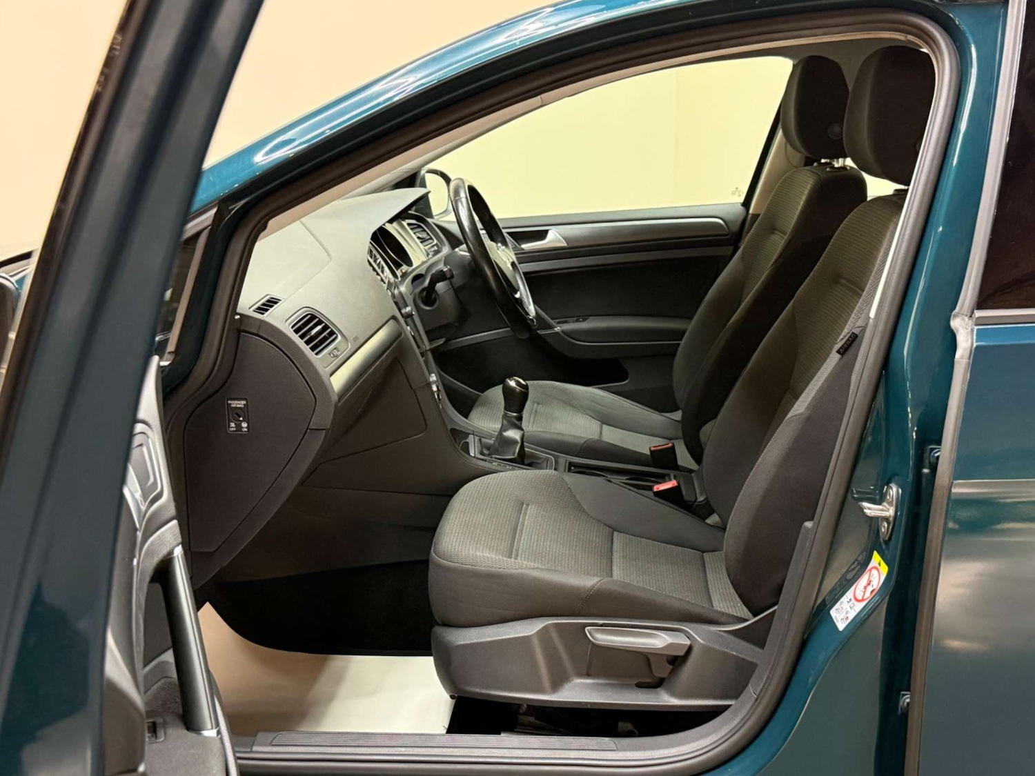 Used Volkswagen Golf 2017 for sale - 76600927: Photo 36